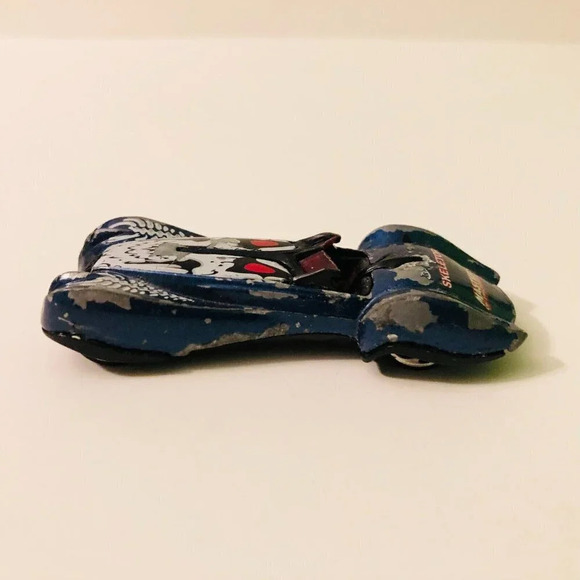Hot Wheels MOTU Phantastique  Skeletor Diecast and Marvel Deadpool Character Car - Picture 7 of 16